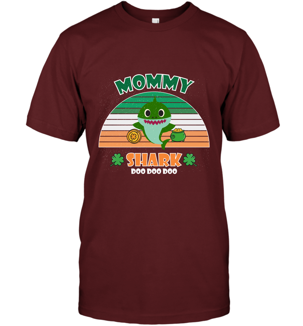 Irish Mommy Shark Saint Patricks Day Family Shirt T-Shirt Cardinal