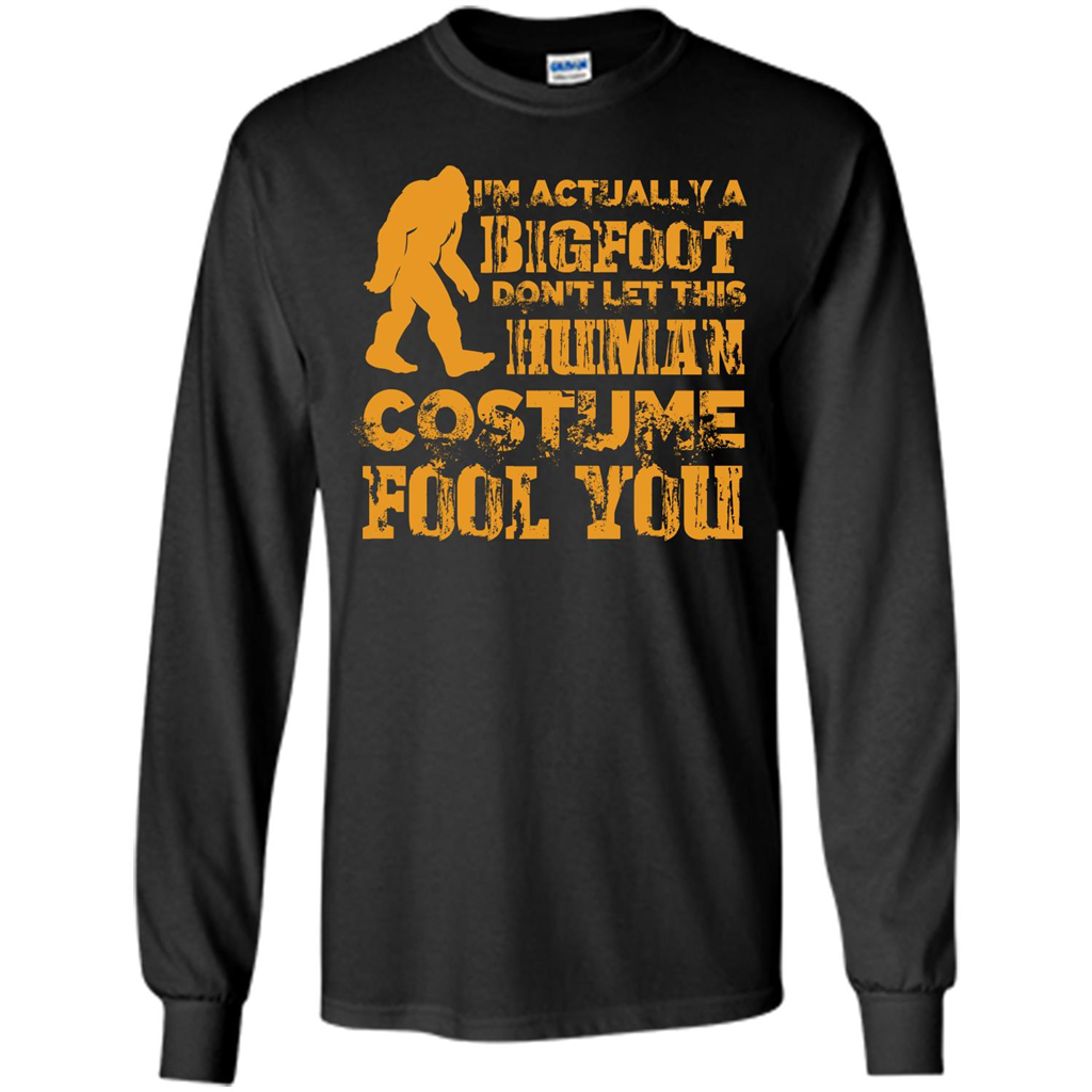 Halloween T-shirt Im Actually A Bigfoot Dont Let This Human