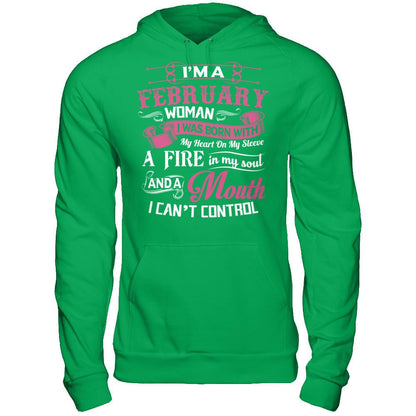 Iäó»m A February Woman I Was Born With My Heart On My Sleeve A Fire In My Soul And A Mouth I Canäó»t Control Gildan - Pullover Hoodie Irish Green