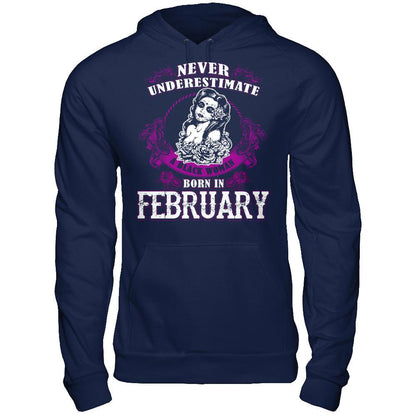 Never Underestimate A Black Woman Born In February Gildan - Pullover Hoodie Navy
