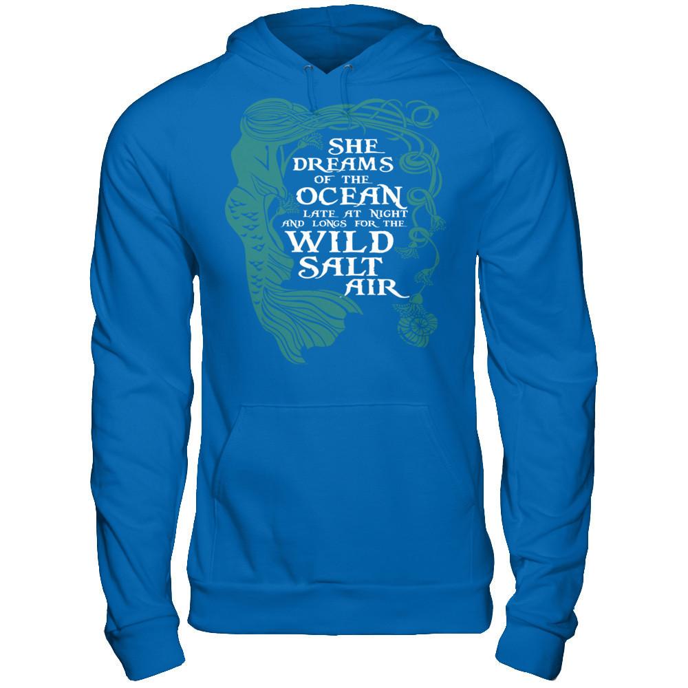 She Dreams Of The Ocean Late at Night And Longs For The Wild Salt Air Gildan - Pullover Hoodie Royal