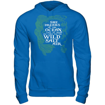 She Dreams Of The Ocean Late at Night And Longs For The Wild Salt Air Gildan - Pullover Hoodie Royal