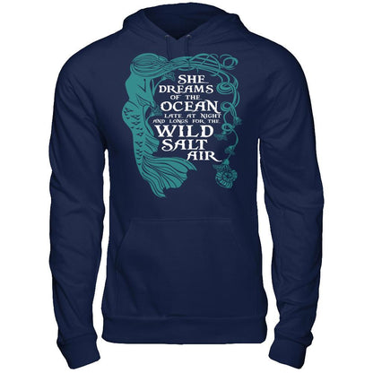 She Dreams Of The Ocean Late at Night And Longs For The Wild Salt Air Gildan - Pullover Hoodie Navy
