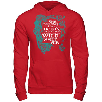 She Dreams Of The Ocean Late at Night And Longs For The Wild Salt Air Gildan - Pullover Hoodie Red