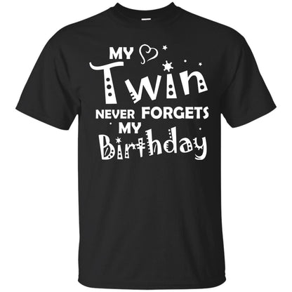 Family T-shirt My Twin Never Forgets My Birthday Black