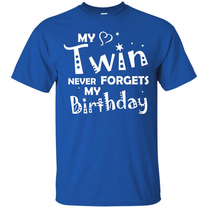Family T-shirt My Twin Never Forgets My Birthday Royal