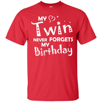 Family T-shirt My Twin Never Forgets My Birthday Red