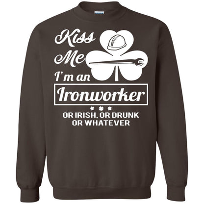 Funny St Patricks Day Shirt Kiss Me I Am An Ironworker Dark Chocolate