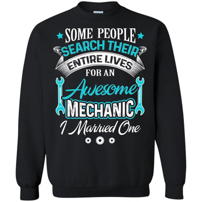 Mechanic T-shirt Some People Search Their Entire Lives For An Awesome Mechanic Black