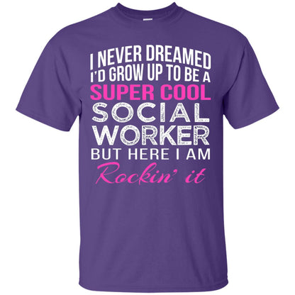 I Never Dreamed Id Grow Up To Be A Social Worker T-shirt Purple