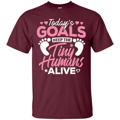 Mommy T-shirt Today_s Goal Keep The Tiny Humans Alive Maroon