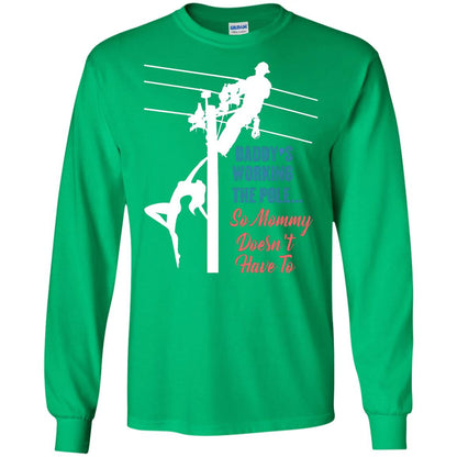 Daddy’s Working The Pole So Mommy Doesn’t Have To Funny Lineman T-shirt Irish Green