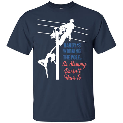 Daddy’s Working The Pole So Mommy Doesn’t Have To Funny Lineman T-shirt Navy