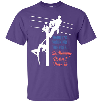 Daddy’s Working The Pole So Mommy Doesn’t Have To Funny Lineman T-shirt Purple