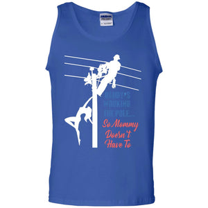 Daddy’s Working The Pole So Mommy Doesn’t Have To Funny Lineman T-shirt