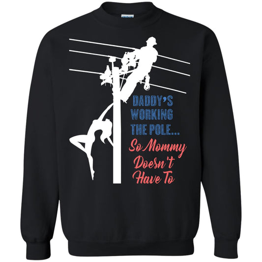 Daddy’s Working The Pole So Mommy Doesn’t Have To Funny Lineman T-shirt Black
