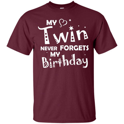 Family T-shirt My Twin Never Forgets My Birthday Maroon