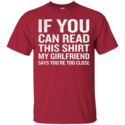 If You Can Read This My Girlfriend Says Too Close T-shirt Cardinal