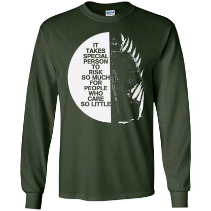 Military T-shirt It Takes Special Person To Risk So Much For People Forest Green