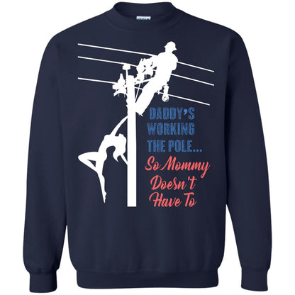 Daddy’s Working The Pole So Mommy Doesn’t Have To Funny Lineman T-shirt Navy