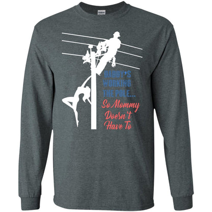 Daddy’s Working The Pole So Mommy Doesn’t Have To Funny Lineman T-shirt Dark Heather