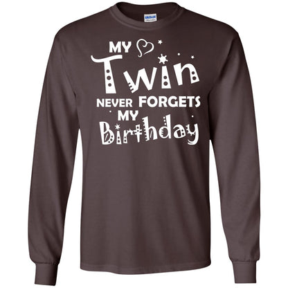 Family T-shirt My Twin Never Forgets My Birthday Dark Chocolate
