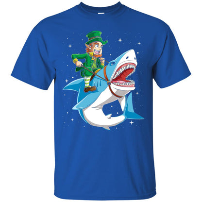 Leprechaun Riding Shark St Patricks Day T-shirt Royal