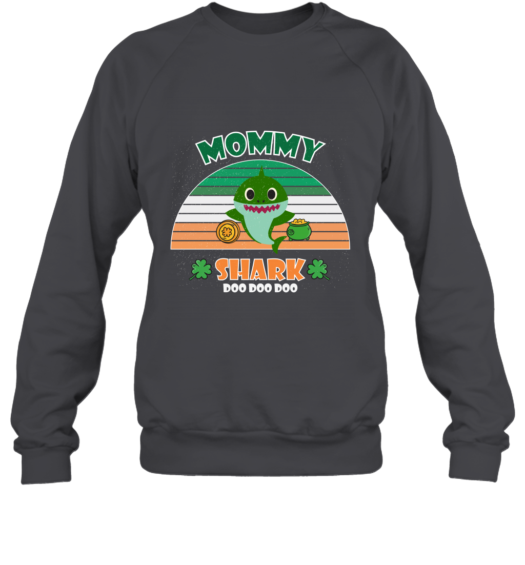Irish Mommy Shark Saint Patricks Day Family Shirt Sweatshirt Dark Heather