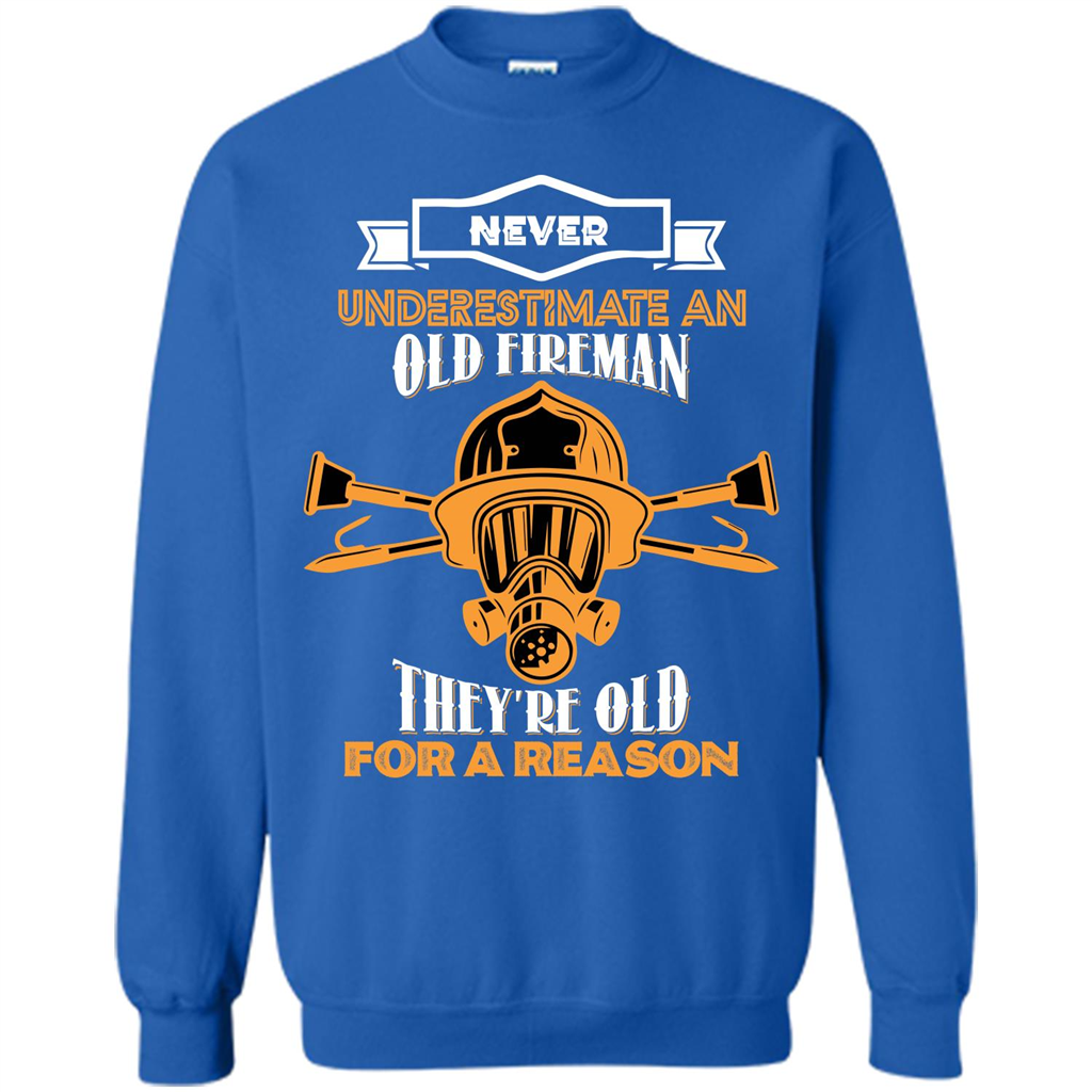 Fireman T-shirt Never Underestimate An Old Fireman Royal