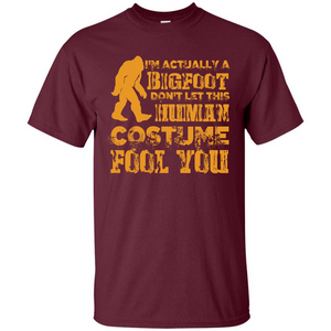 Halloween T-shirt Im Actually A Bigfoot Dont Let This Human