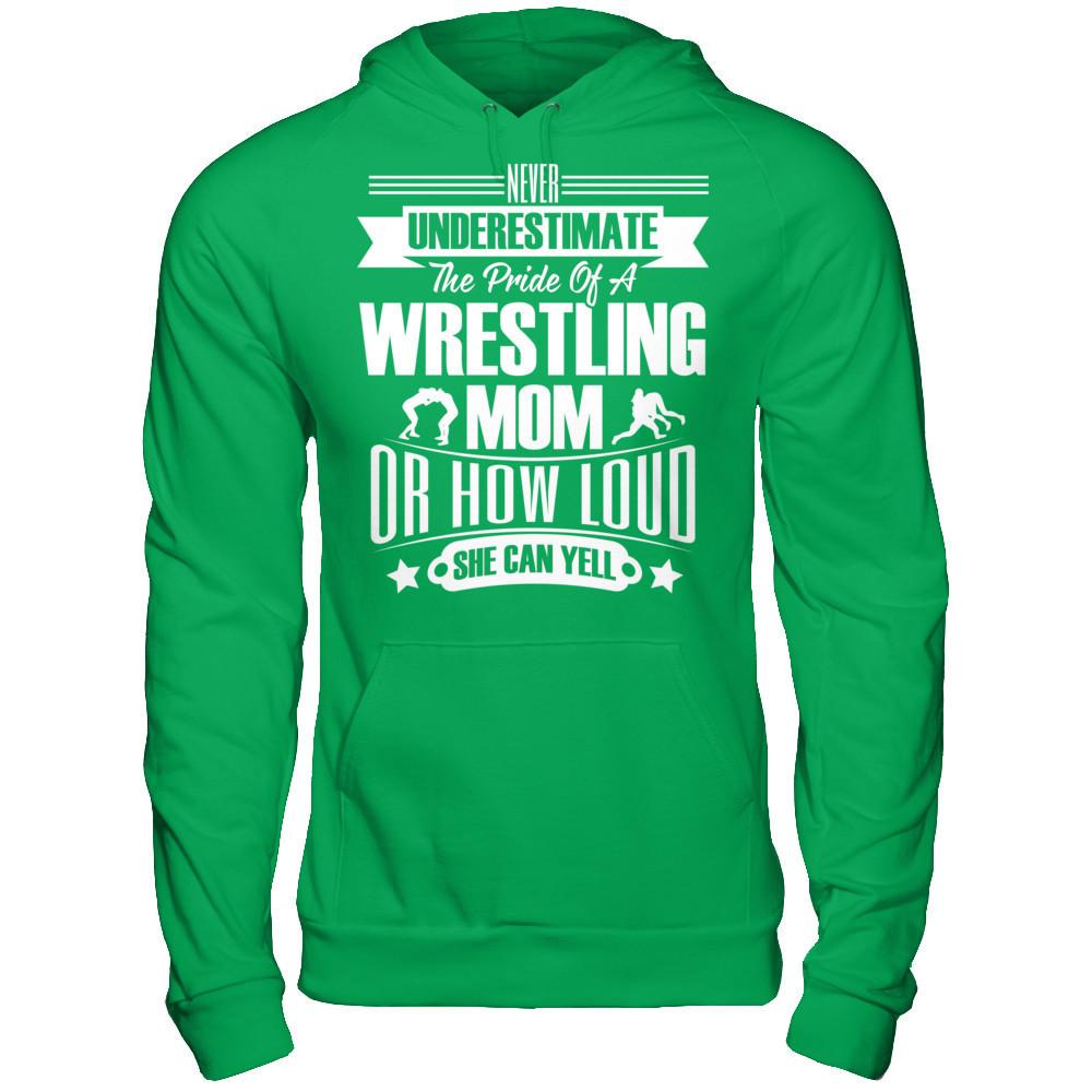 Never Underestimate The Pride Of A Wrestling Mom Or How Loud She Can Yell Gildan - Pullover Hoodie Irish Green