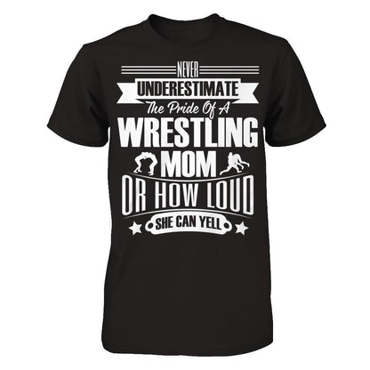 Never Underestimate The Pride Of A Wrestling Mom Or How Loud She Can Yell Gildan - Short Sleeve Tee Black