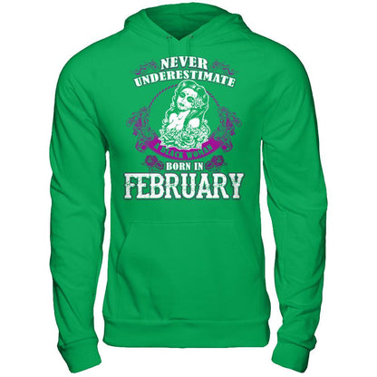 Never Underestimate A Black Woman Born In February Gildan - Pullover Hoodie Irish Green