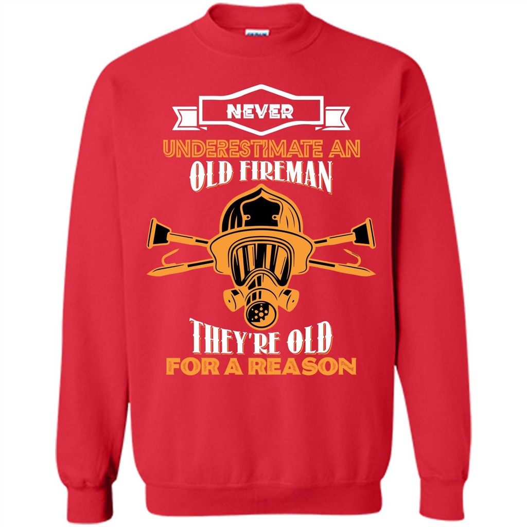 Fireman T-shirt Never Underestimate An Old Fireman Red