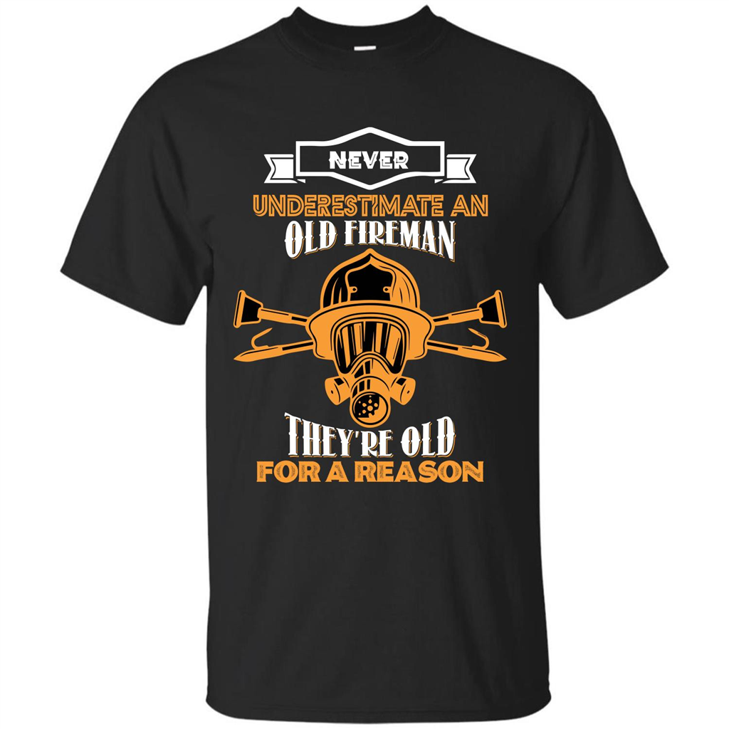 Fireman T-shirt Never Underestimate An Old Fireman Black
