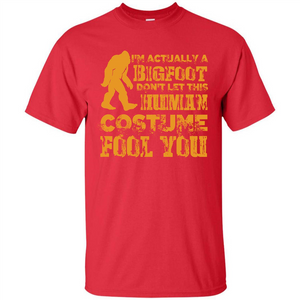 Halloween T-shirt Im Actually A Bigfoot Dont Let This Human