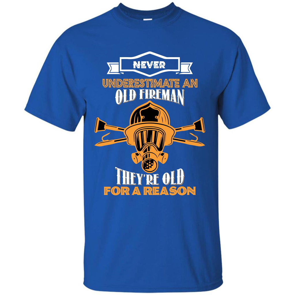 Fireman T-shirt Never Underestimate An Old Fireman Royal